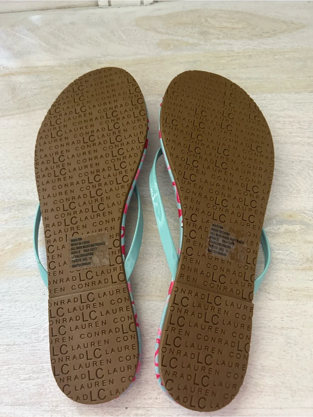 NWOT LC Lauren Conrad Flamingo Thong Sandals Blue Pink size 9